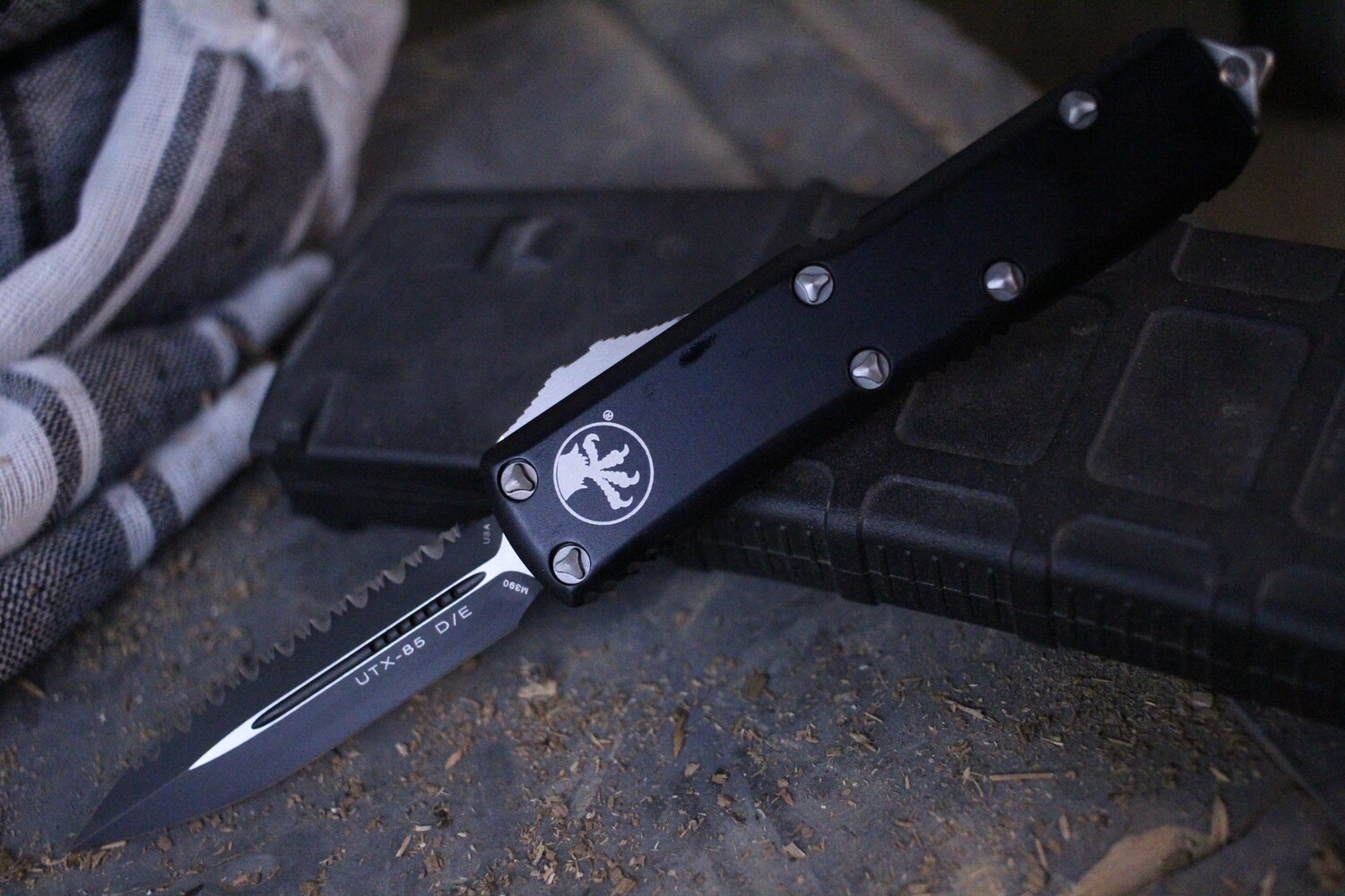 Microtech UTX-85 D/E 3.125&quot; OTF Automatic Knife / Black / Black M390