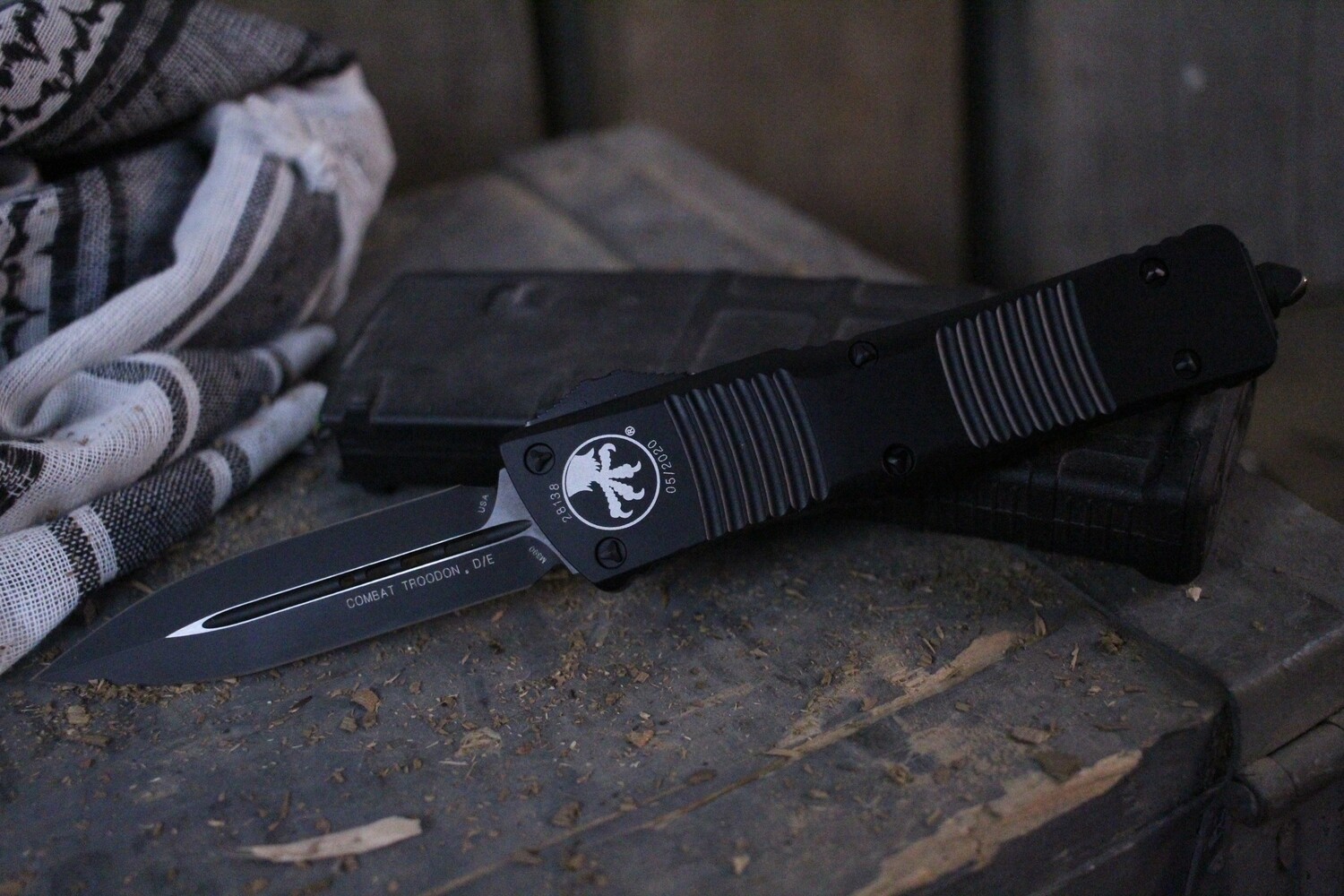 Microtech Combat Troodon 3.8&quot; OTF Automatic Knife, Black / Black M390