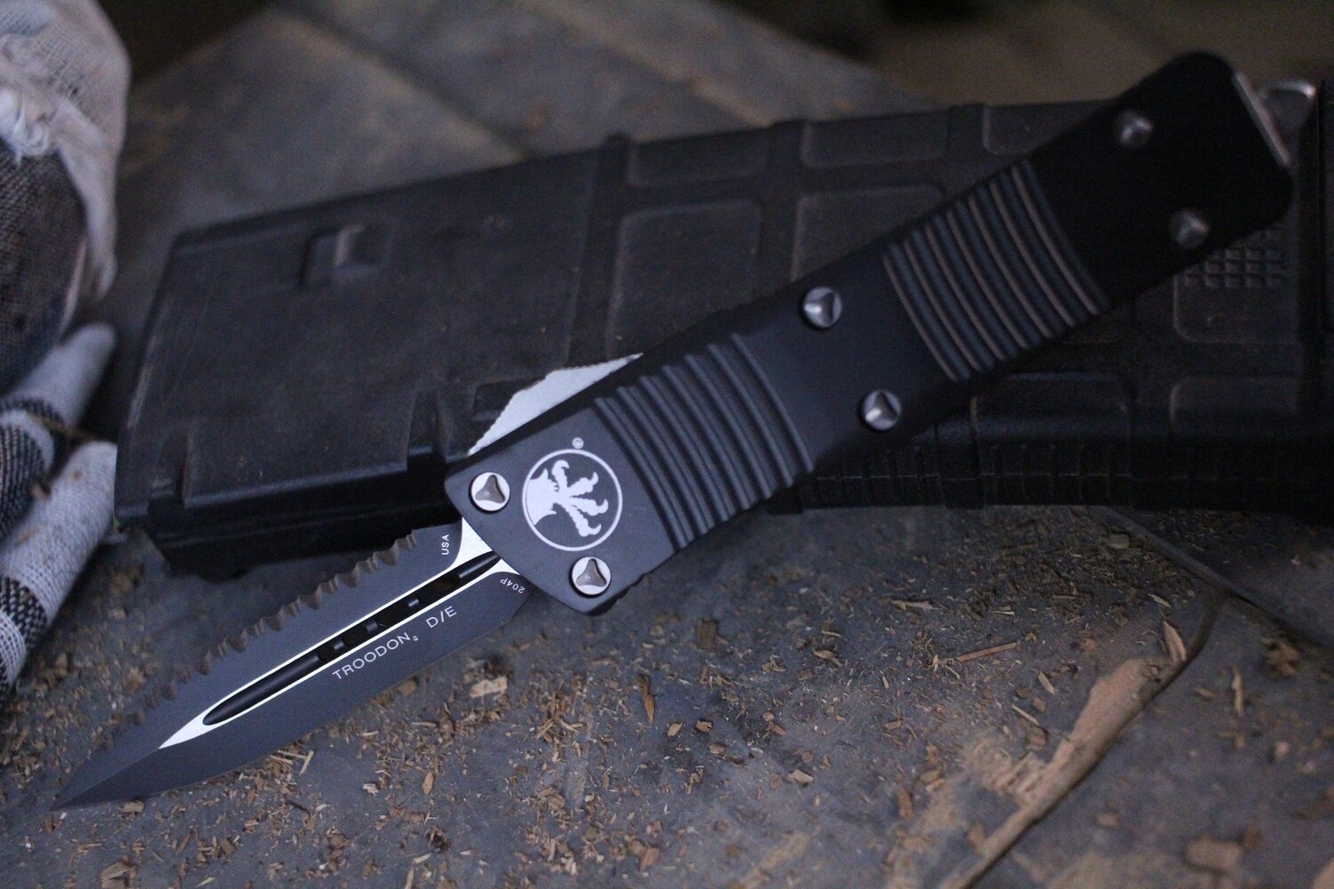 Microtech Troodon OTF 3.08&quot; Automatic Knife, Black / Black Serrated (PO)