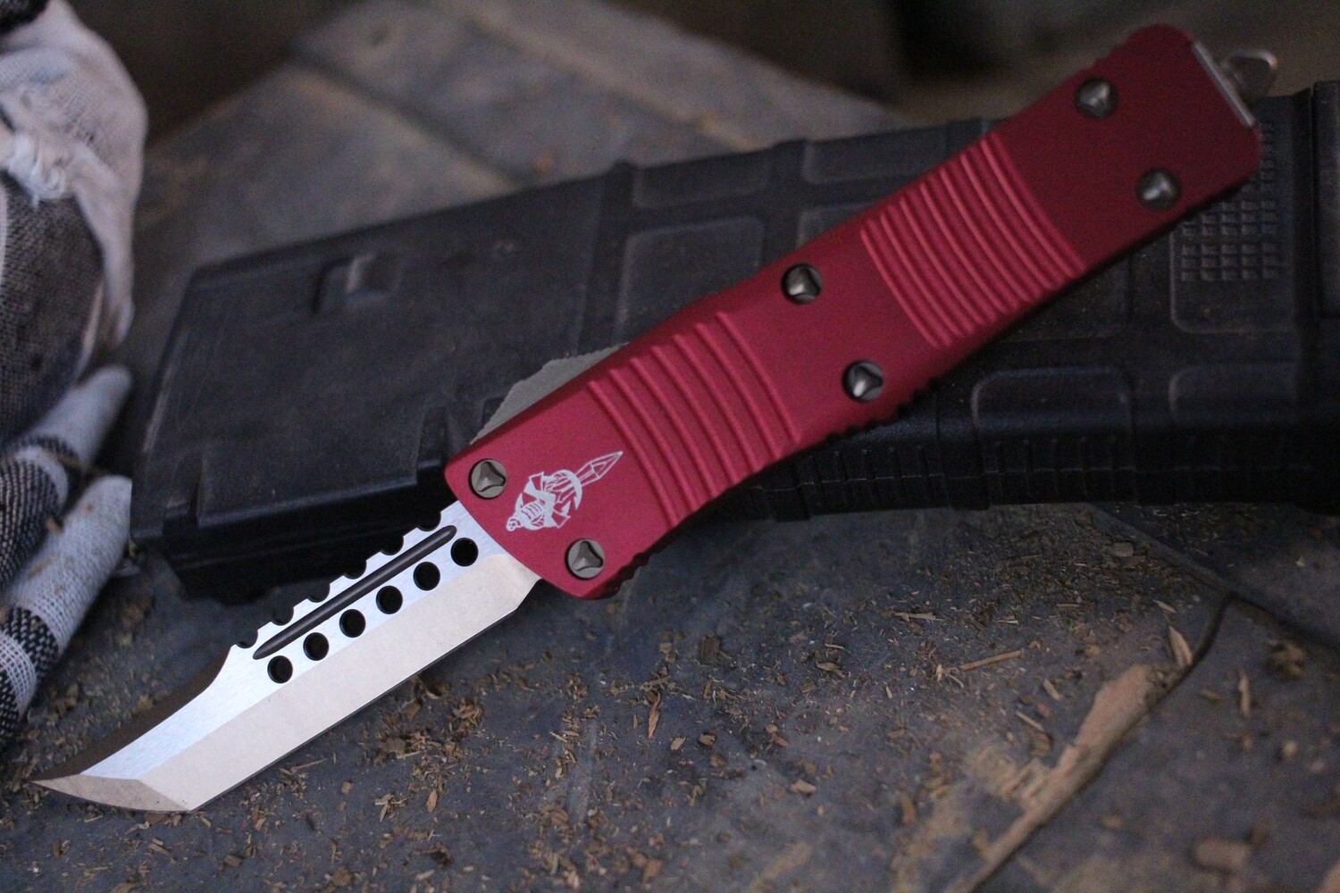 Microtech SIgnature Series Troodon OTF 3.08&quot; Automatic Knife, Red / Bronze Hellhound