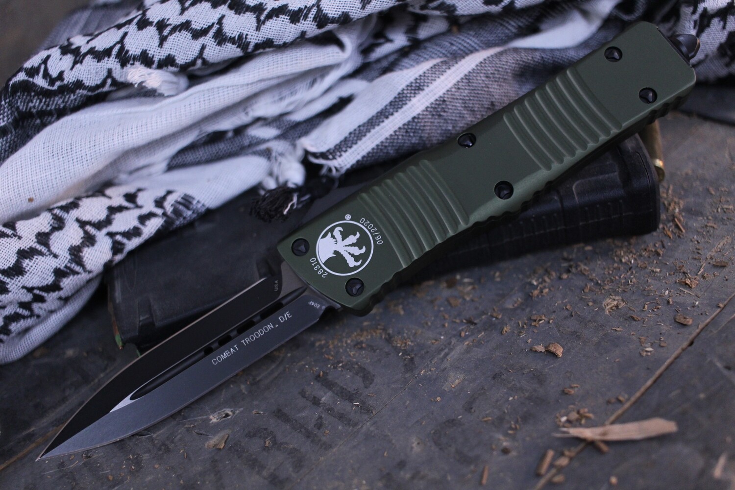 Microtech Combat Troodon D/E 3.8&quot; OTF Automatic Knife Green / Two-Tone / 204P