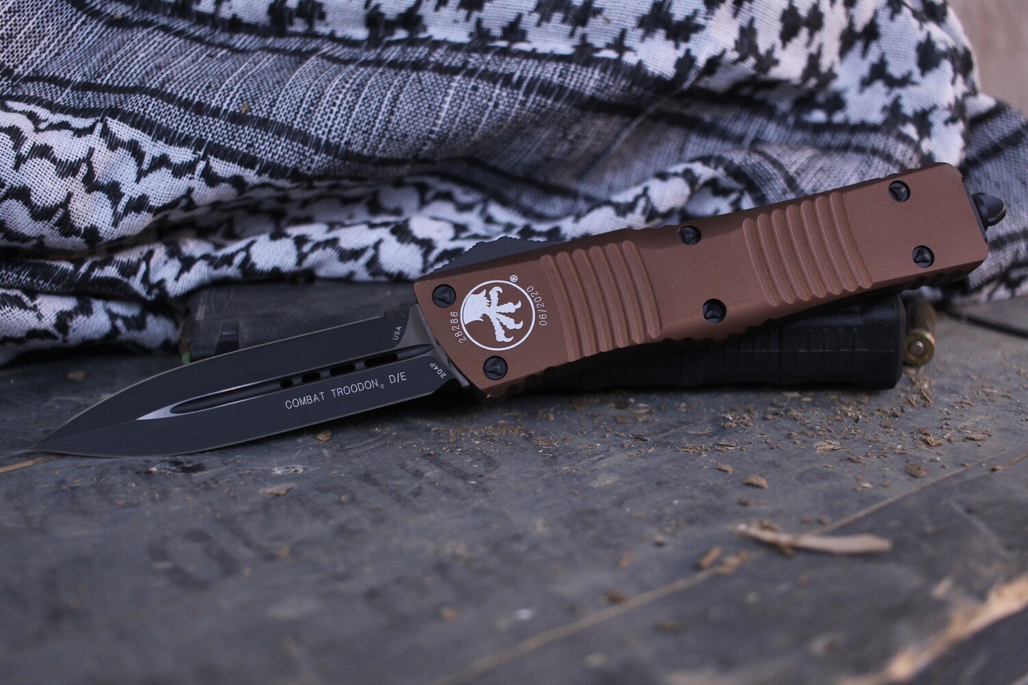 Microtech Combat Troodon D/E 3.8&quot; OTF Automatic Knife / Tan / Black