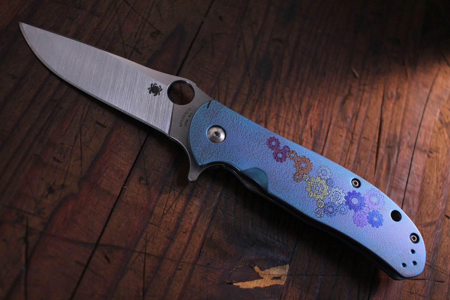 Spyderco Advocate 3.5&quot; Frame Lock Knife / Gears Anodized Titanium / Satin M4