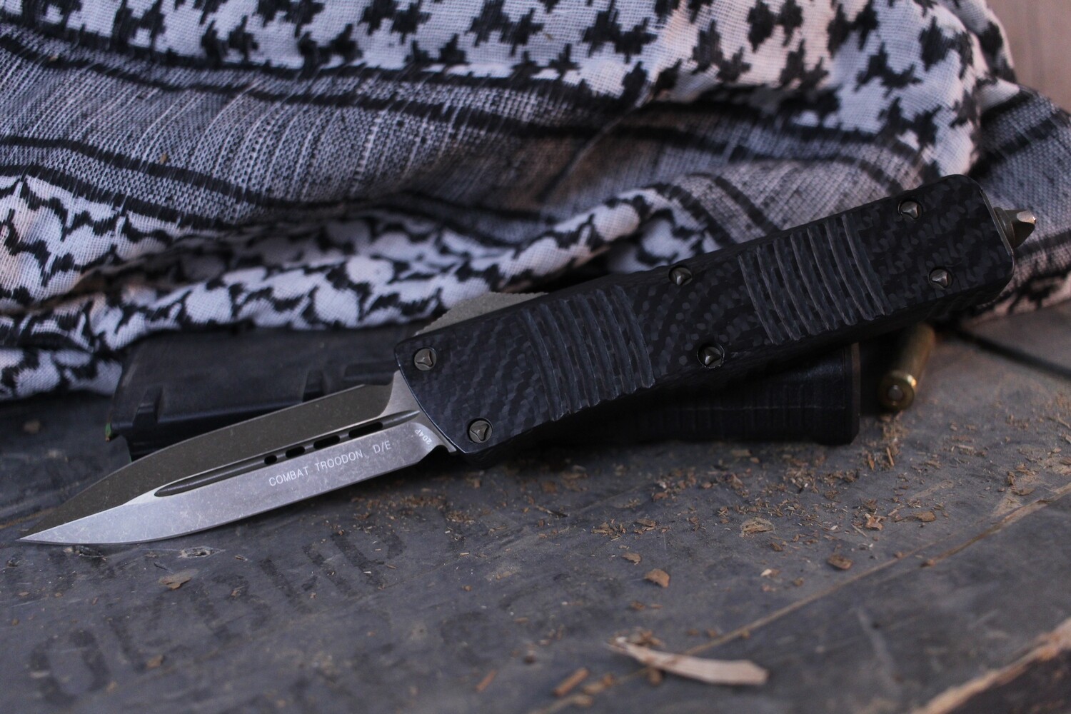 Microtech Signature Series Combat Troodon D/E OTF Knife / Carbon Fiber / Bronze