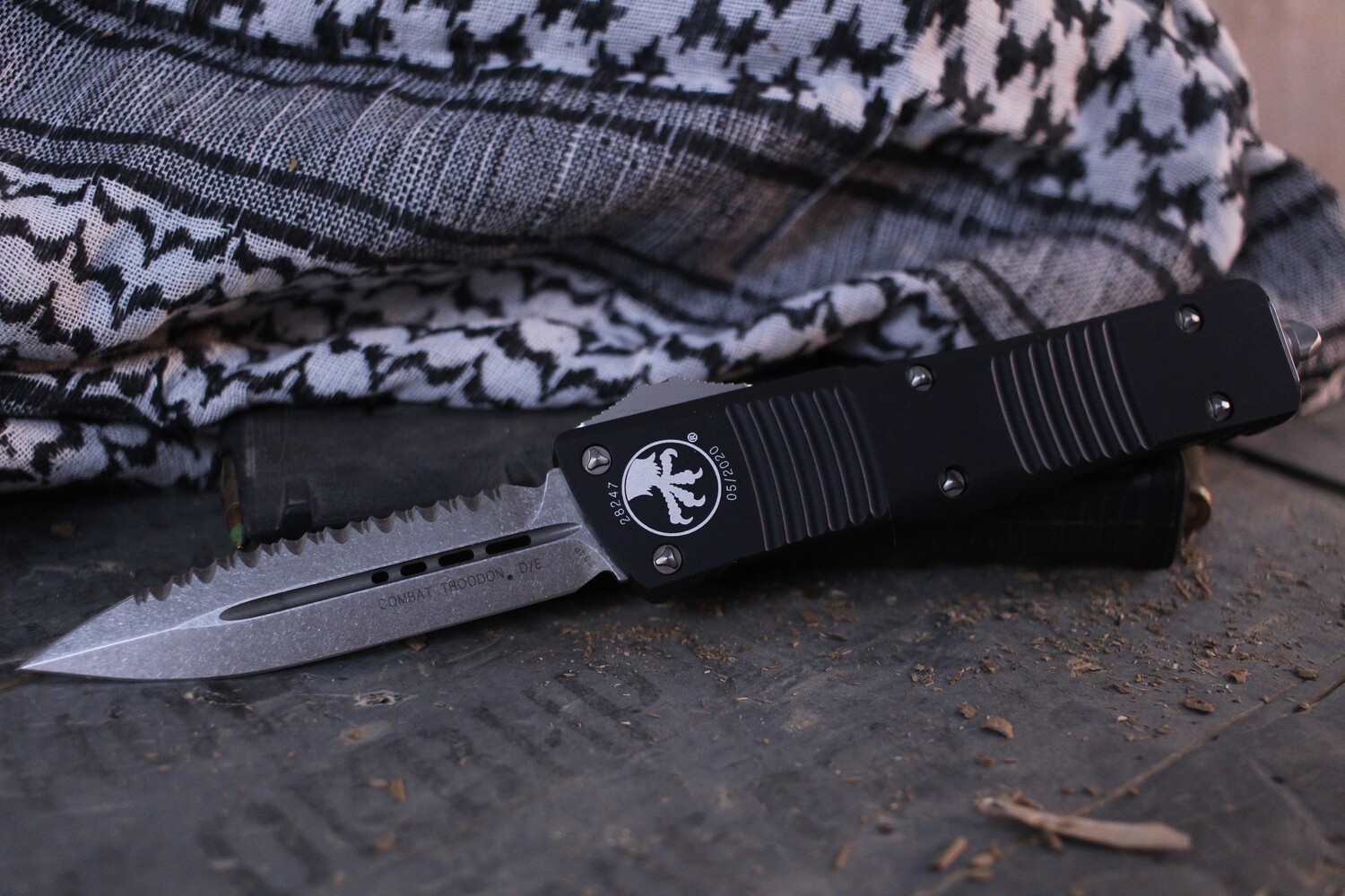 Microtech Combat Troodon 3.8&quot; OTF Knife D/E Dagger / Black / Stonewash Full Serrated