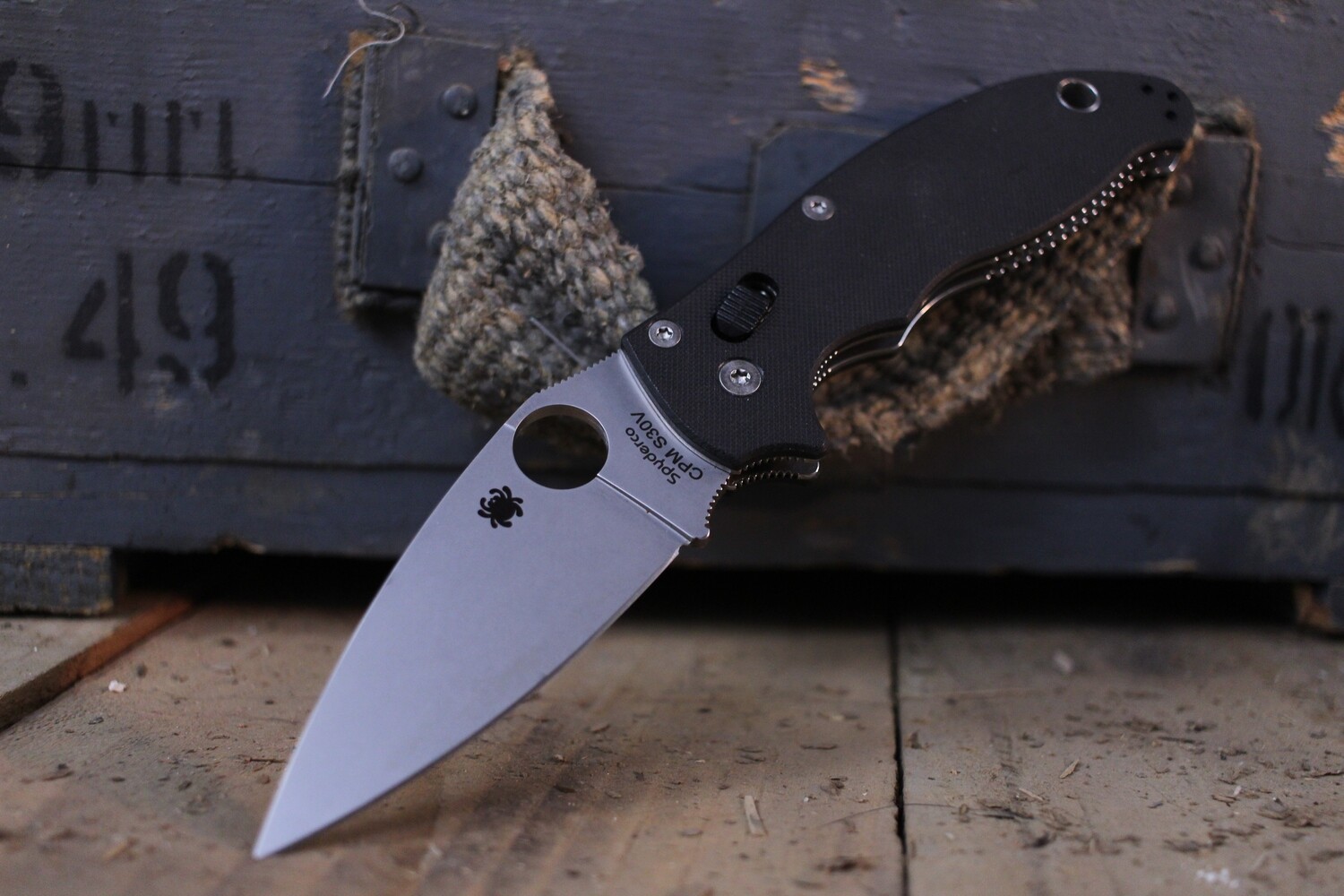Spyderco Manix 2 3.37&quot; Folding Knife / Black G10 / Satin Flat Ground Blade