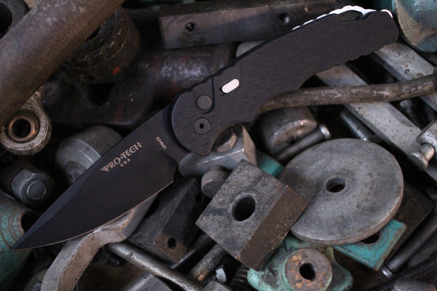 Pro-Tech TR-4 F3 4&quot; Automatic Knife / Black Feathered Aluminum / Black D2