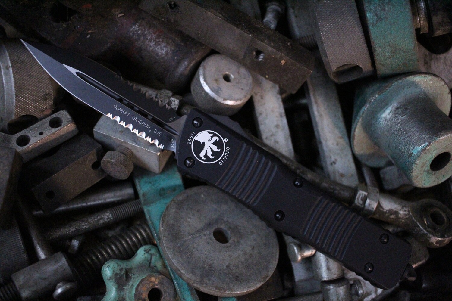 Microtech Tactical Combat Troodon 3.8&quot; OTF Dagger Knife / Black / Black Serrated