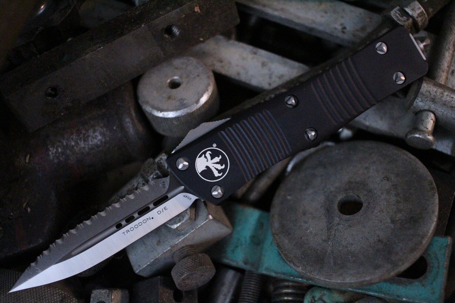 Microtech Troodon D/E 3&quot; OTF Automatic Knife / Black / Satin Fully Serrated