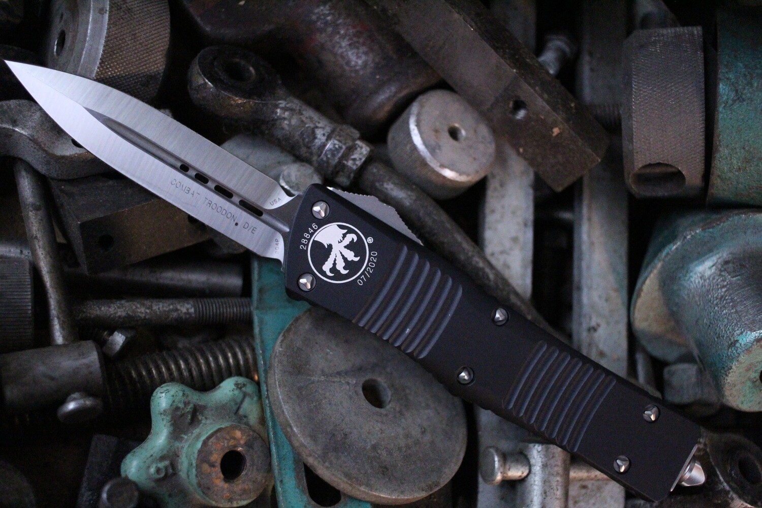 Microtech Combat Troodon 3.8&quot; OTF D/E Automatic Knife / Black / Satin