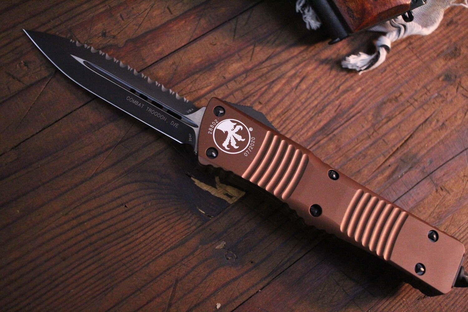 Microtech Combat Troodon D/E 3.8&quot; OTF Automatic Knife / Tan / Black Full Serrated