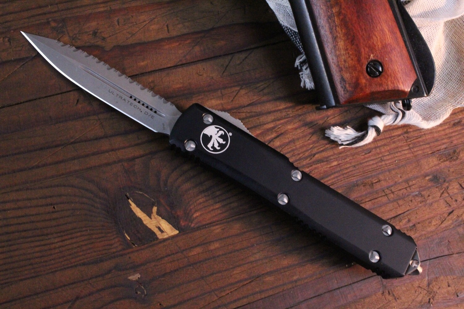 Microtech Ultratech OTF D/E 3.4&quot; Automatic Knife / Black / Apocalyptic Full Serrated