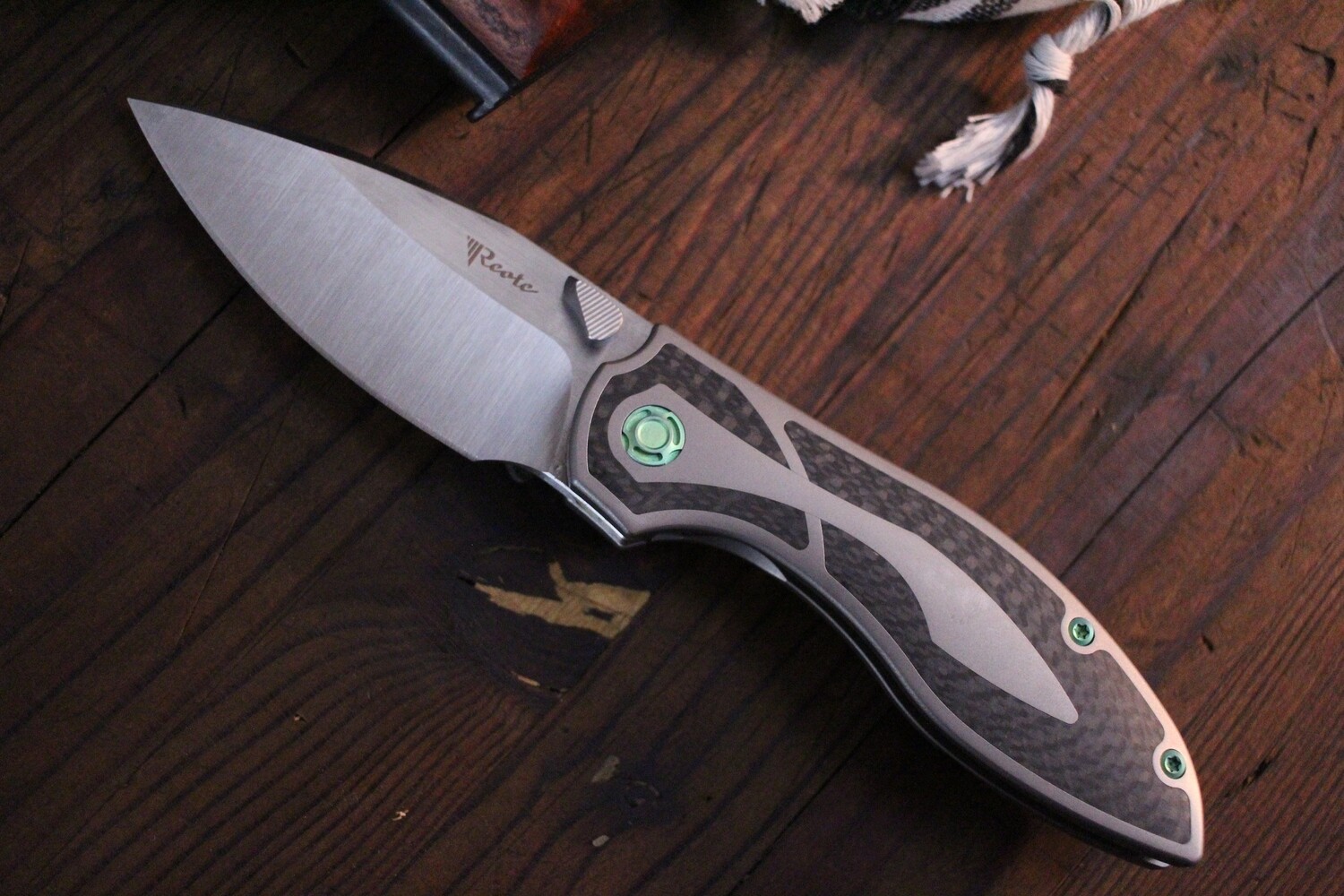 Reate Iron 3.25&quot; Frame Lock Knife / Carbon Fiber &amp; Green Hardware / Satin ( Pre Owned )