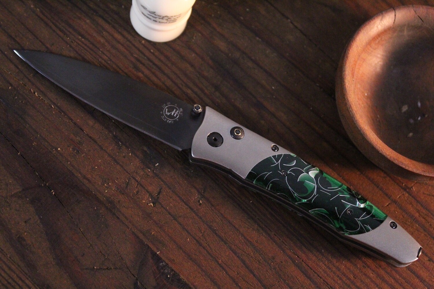 William Henry Studio Gentac B30 Verde 3.25&quot; Spinel Studed Button Lock Folder / Titanium &amp; Green Sparkle Kirinite /  Satin 20CV