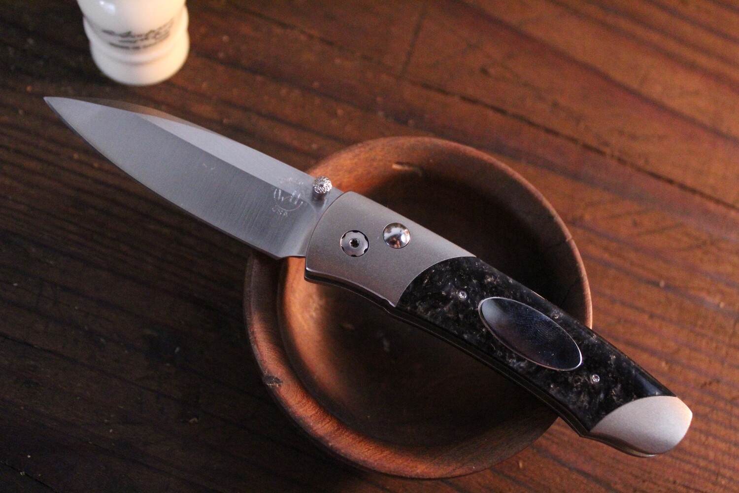 William Henry Studio A200-1E 2.63&quot; Button Lock Folder / Titanium &amp; Black Kirinite With Shield /  Satin 20CV