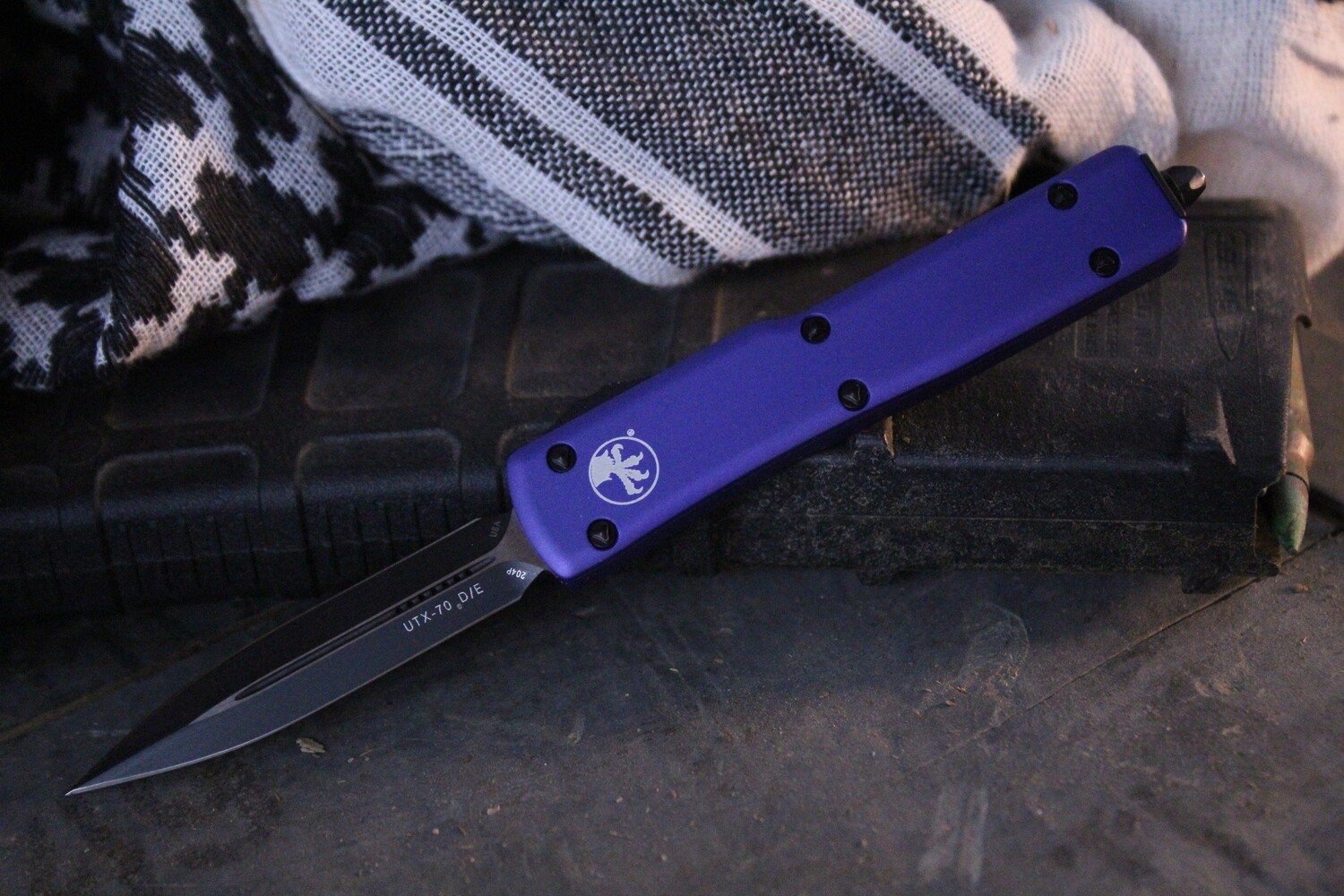 Microtech UTX-70 D/E 2.41&quot; OTF Automatic Knife, Purple / Black 