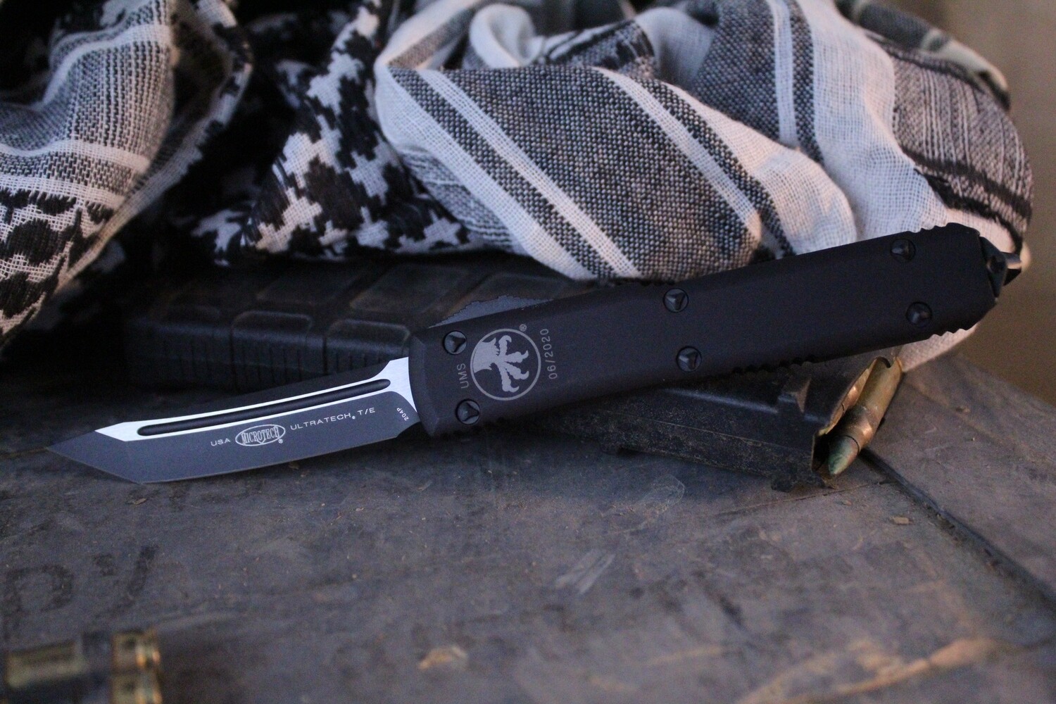 Microtech Ultratech T/E 3.4&quot; OTF Automatic Tanto, Black / Black