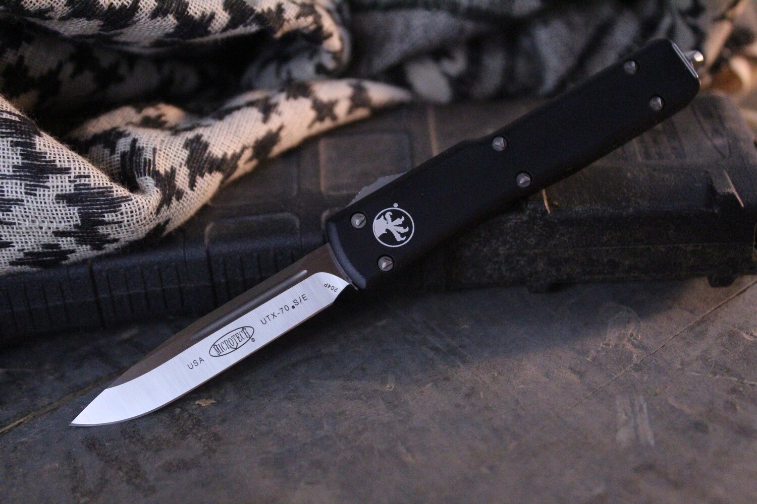 Microtech UTX-70 S/E 2.4&quot; OTF Automatic Knife, Black / Satin