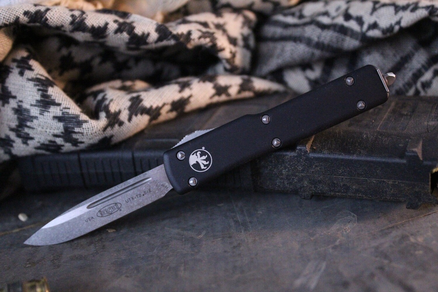 Microtech UTX-70 S/E 2.4&quot;  OTF Automatic Knife, Black / Stonewash