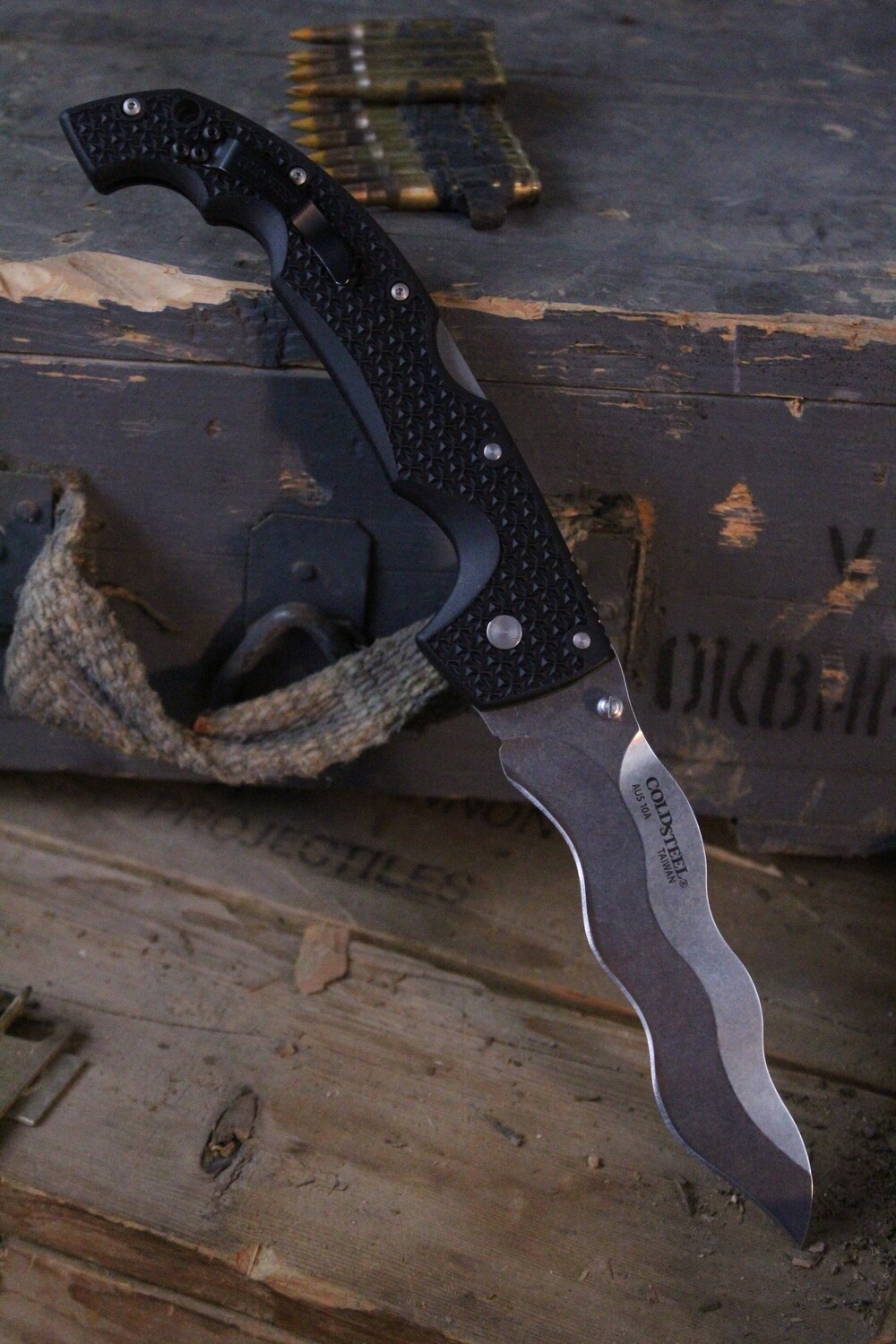 Cold Steel Kris Voyager 5.5&quot; FoldER / Black Griv-Ex / Satin AUS10A Kris ( Pre Owned )