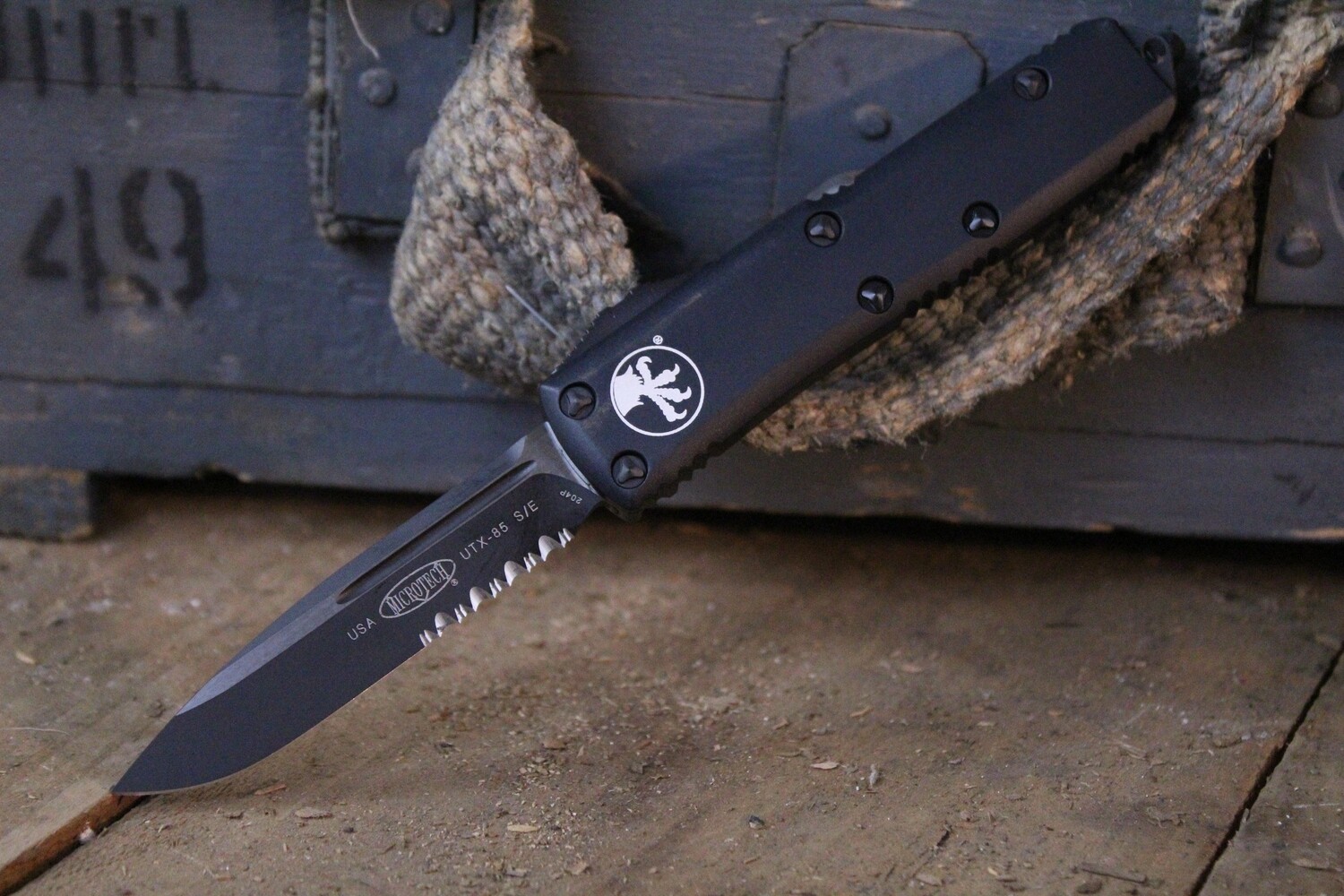 Microtech UTX-85 S/E 3.125&quot; OTF Automatic / Black Aluminum / Black Partially Serrated