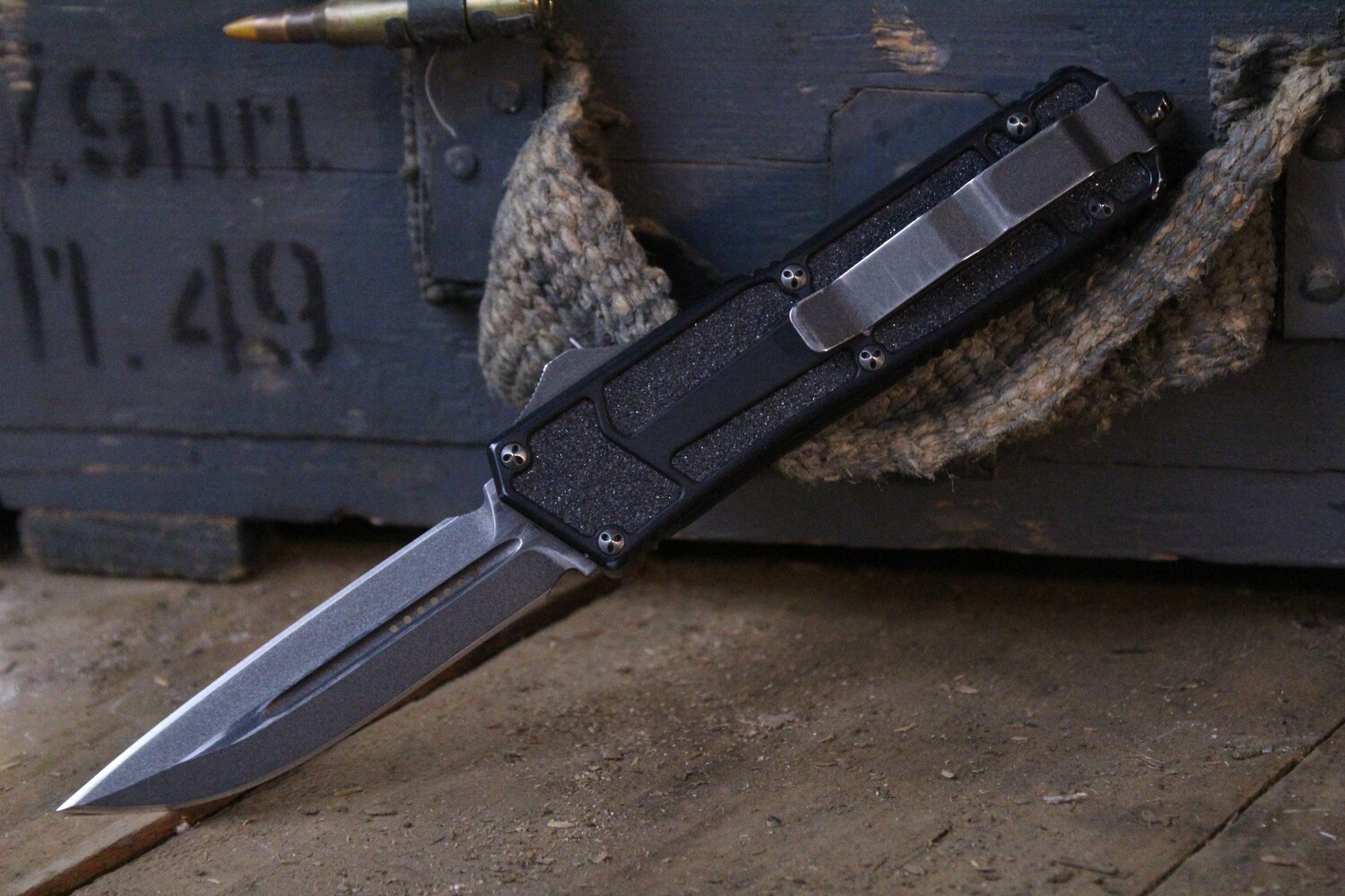 Microtech QD Scarab 3.5&quot; OTF Automatic Knife / Black 6061 Aluminum / Elmax Blade / Cobalt Cerakote ( Pre Owned )