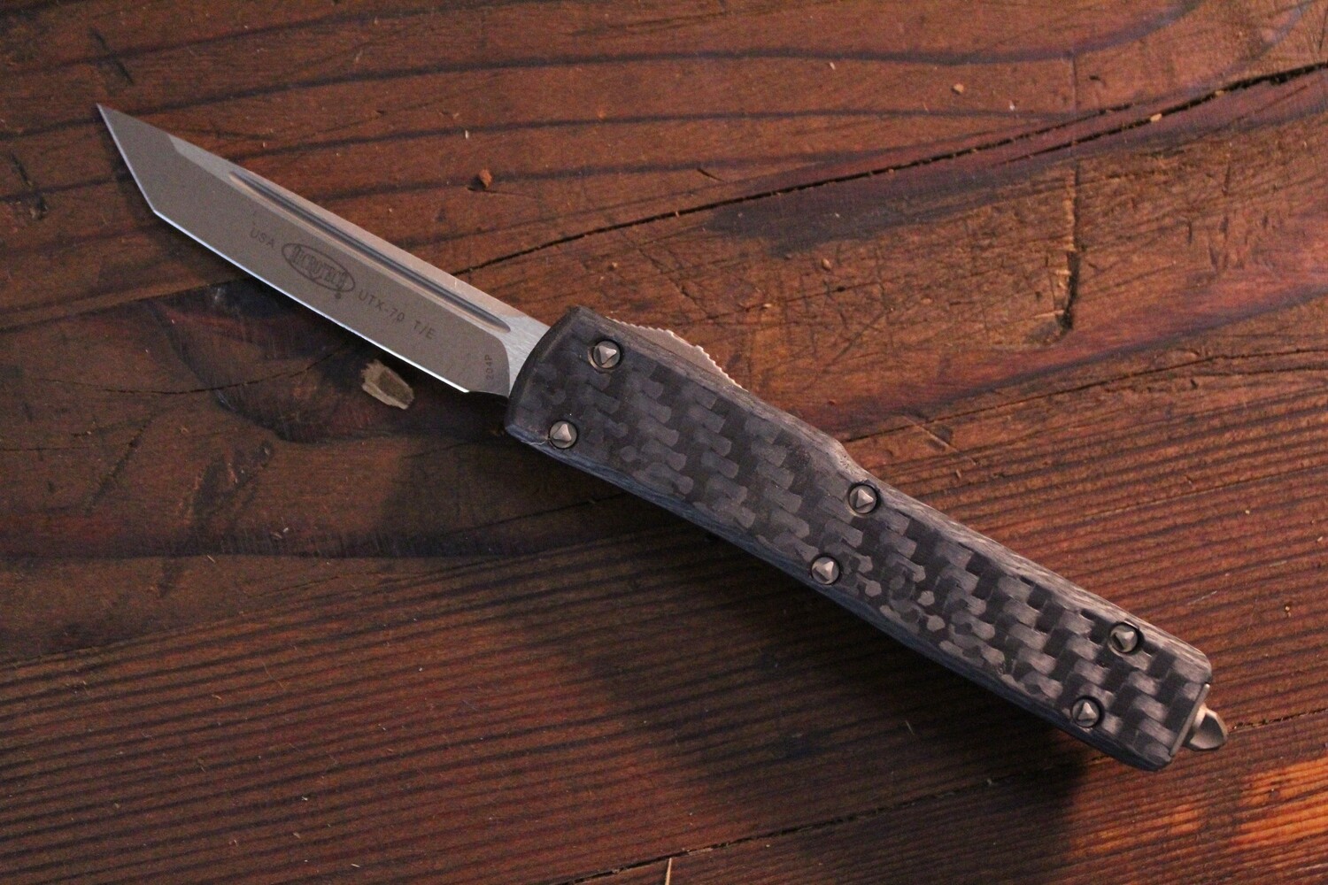 Microtech Signature Series UTX-70 Tanto Edge 2.41&quot; OTF Automatic Knife / Black &amp; Carbon Fiber / Bronzed Apocalyptic