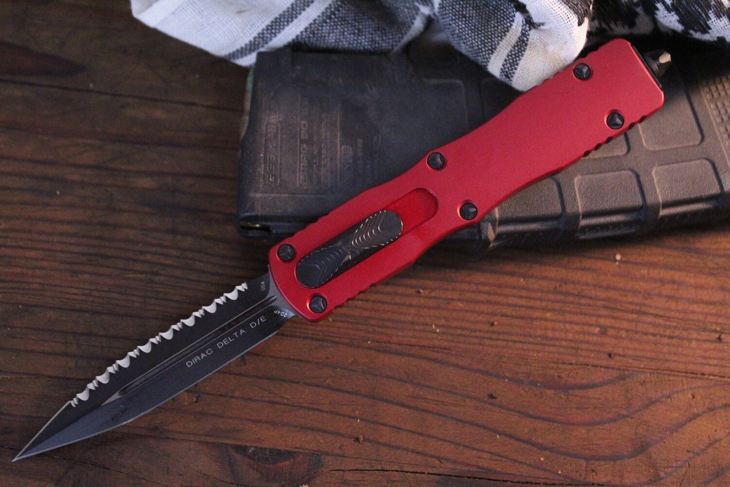 Microtech Dirac Delta 3.75&quot; D/E OTF Automatic Knife, Black / Red Full Serrated