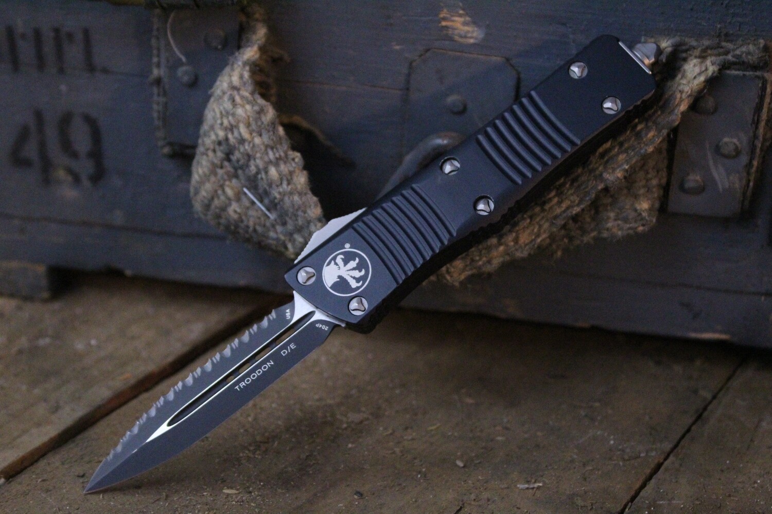 Microtech Troodon OTF 3.08&quot; Automatic Knife, Black / Black Serrated ( Pre Owned )