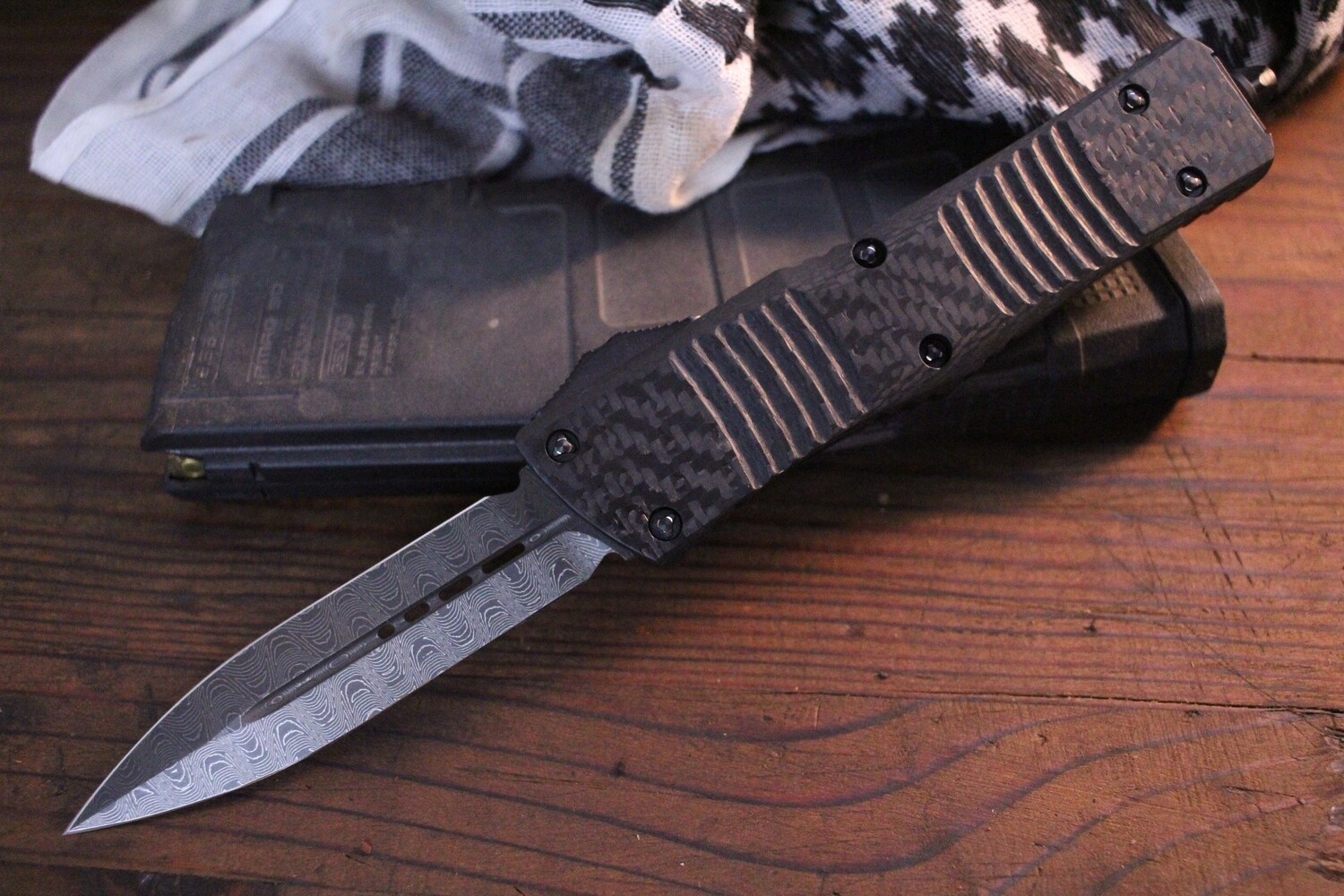 Microtech Signature Series Combat Troodon D/E 3.8&quot; OTF Knife / Carbon Fiber &amp; Blue Ring Hardware / Damascus