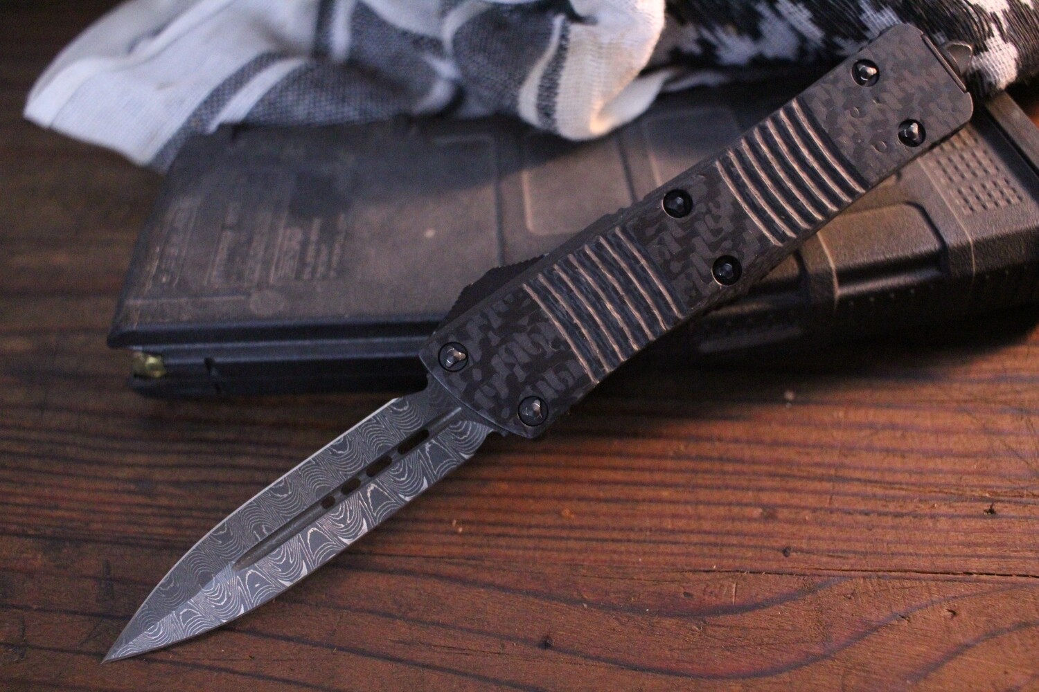 Microtech Signature Series Troodon 3&quot; OTF Knife / Black &amp; Carbon Fiber / Damascus