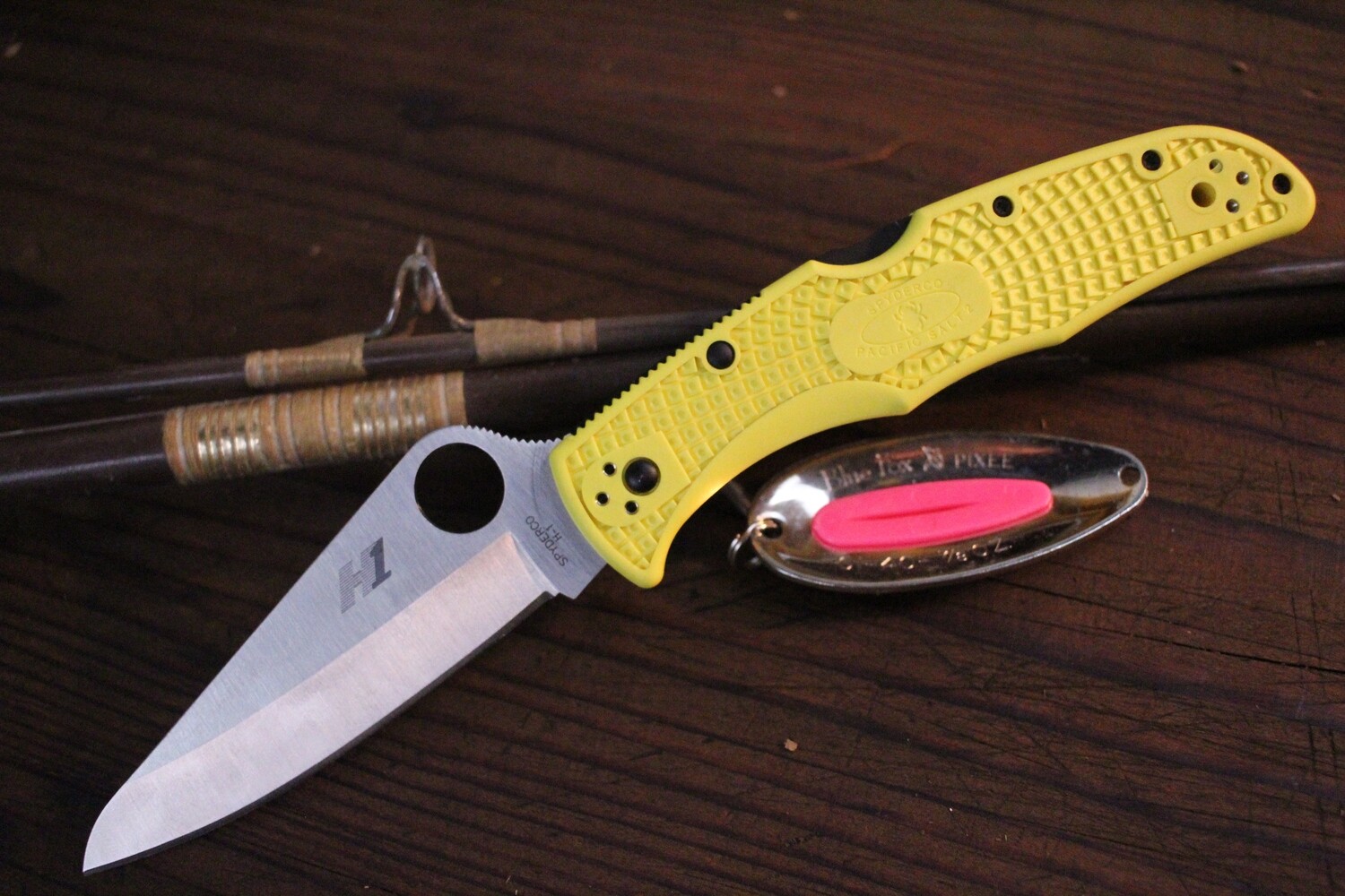 Spyderco Pacfic Salt II 3.75&quot; Folding Knife / Yellow FRN / Satin H1 ( Pre Owned )
