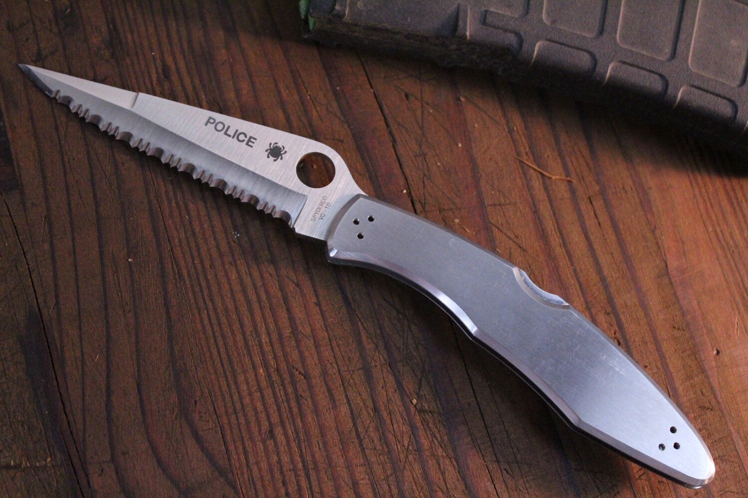 Spyderco Police 4.125&quot; Folding Knife / Stainless / Satin VG10 / Fully Serrated ( Pre Owned )