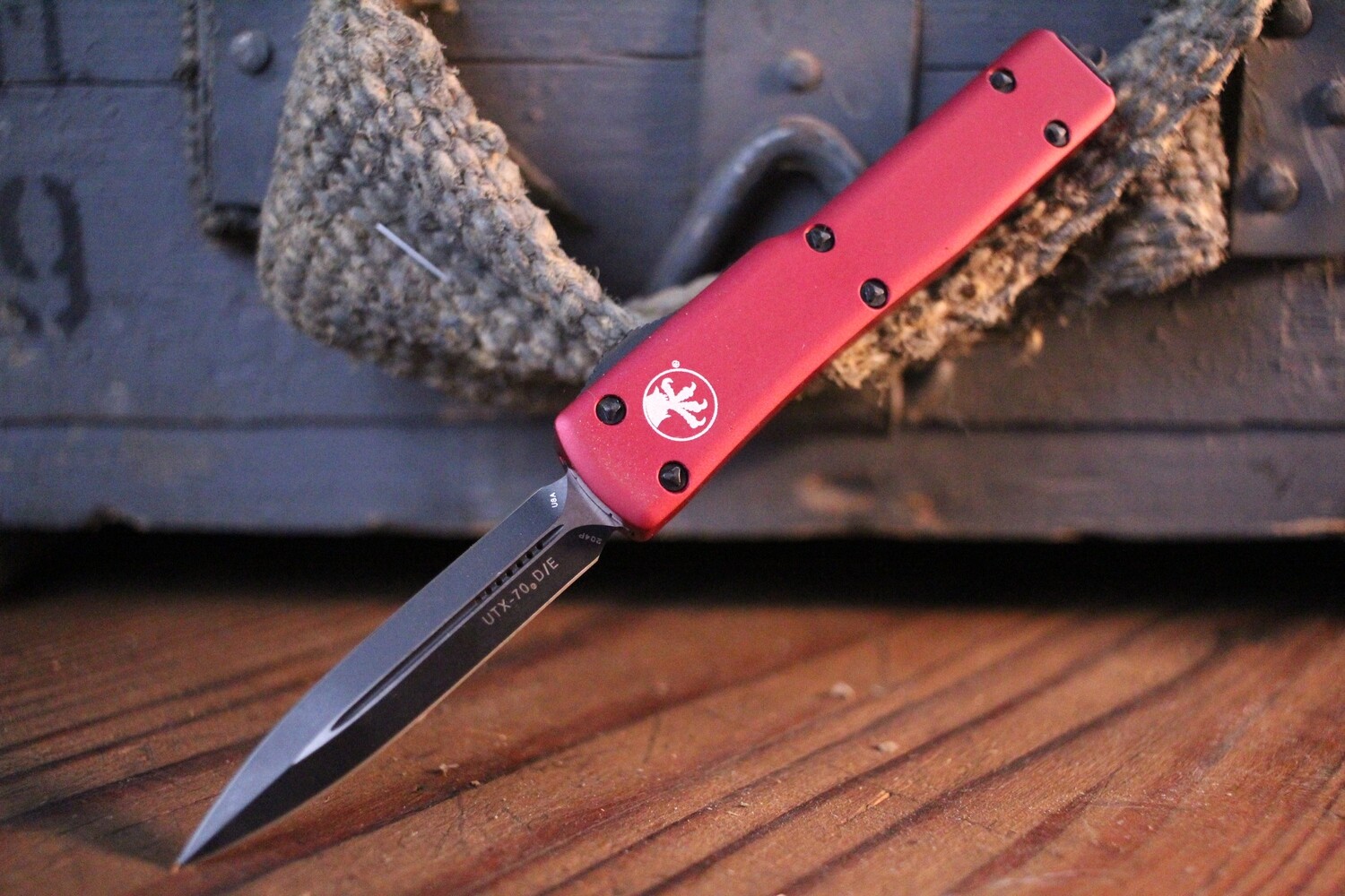 Microtech UTX-70 D/E 2.41&quot; OTF Automatic Knife, Red / Black