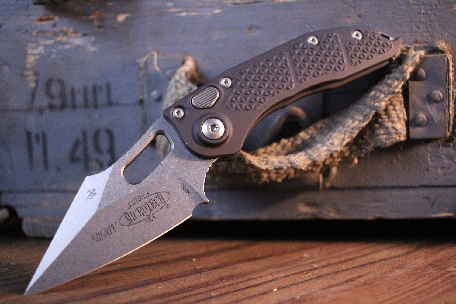 Microtech Stitch 3.75&quot; Automatic Knife / Black Aluminum / Stonewashed