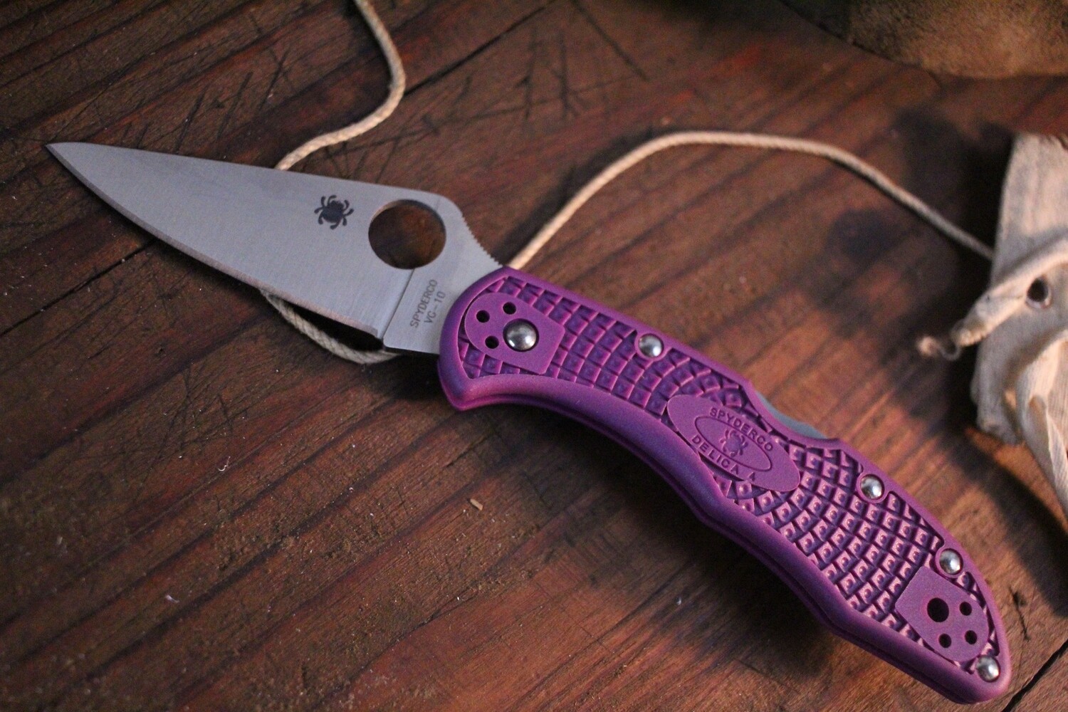 Spyderco Delica 4 2.8&quot;  Folder, Purple FRN / Satin