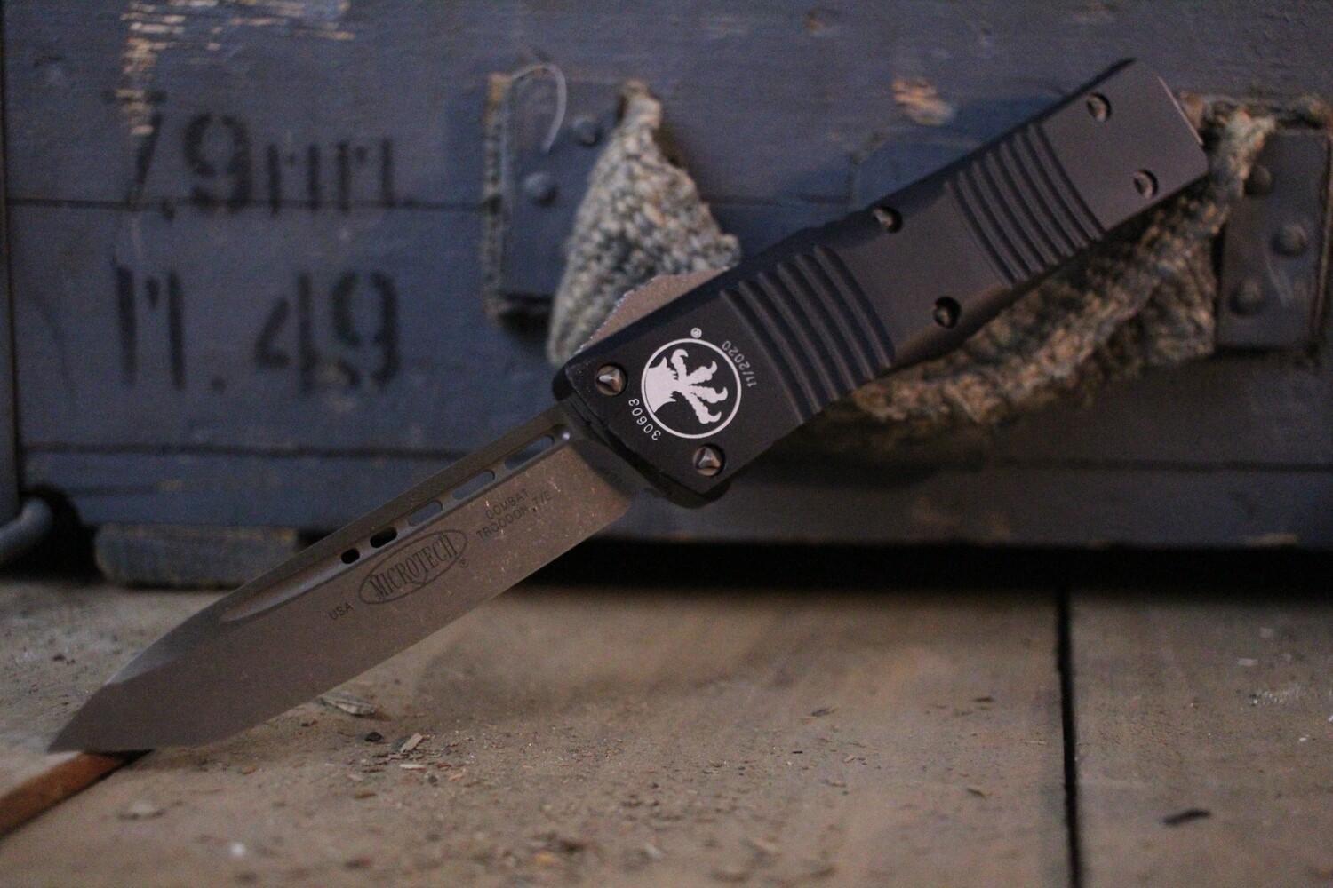 Microtech Combat Troodon 3.8&quot; OTF Automatic Knife,  Black / Apocalyptic Bronzed / Tanto