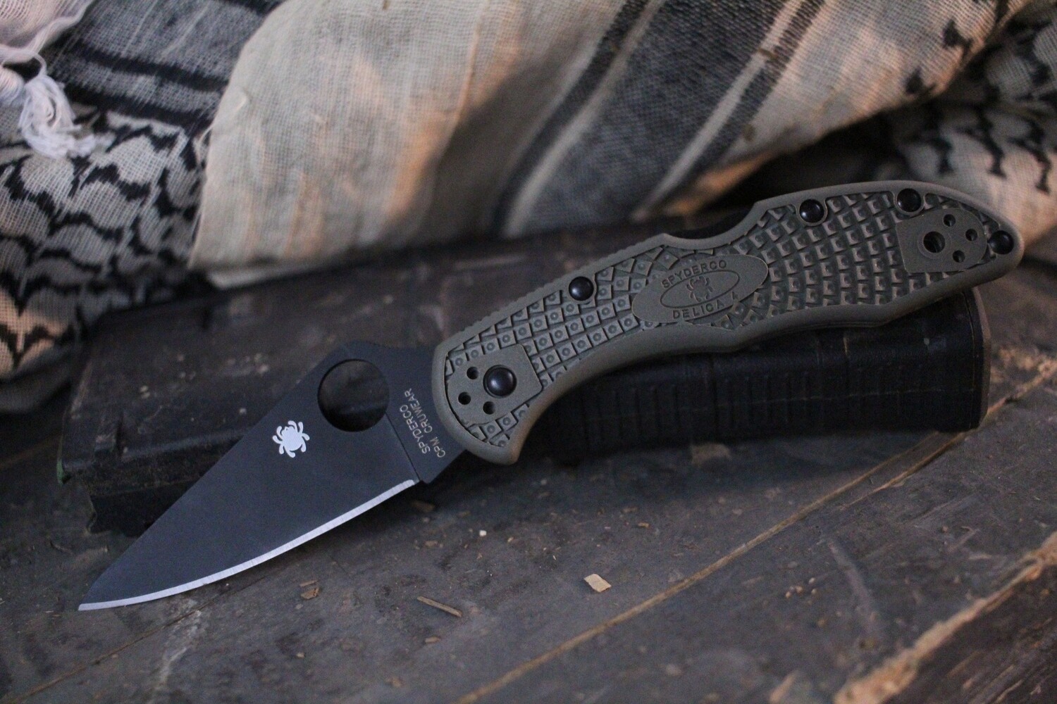 Spyderco Delica 4 2.8&quot; Folder / OD FRN / Black