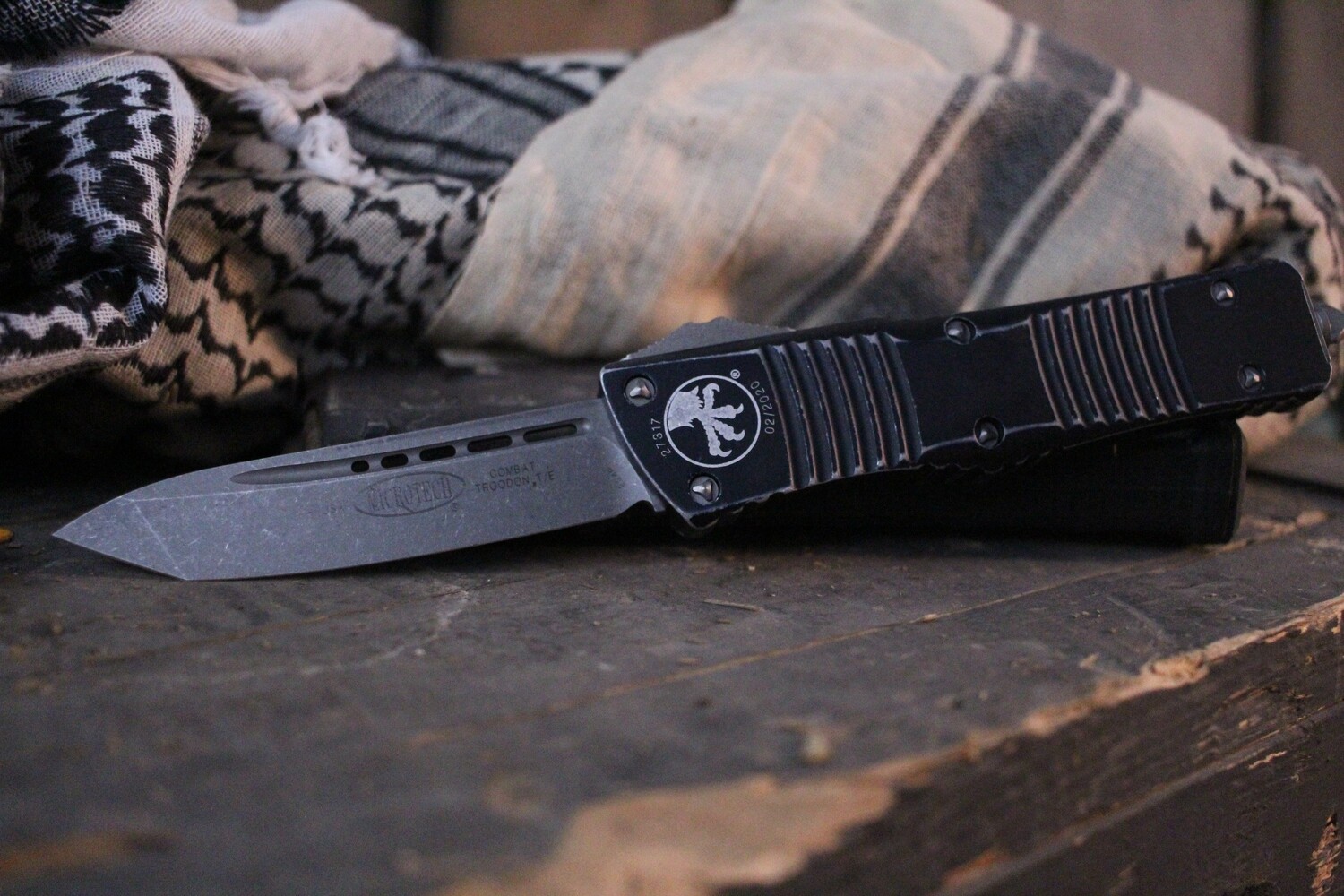 Microtech Combat Troodon 3.8&quot; OTF Automatic Knife,  Distressed Black / Apocalyptic / Tanto