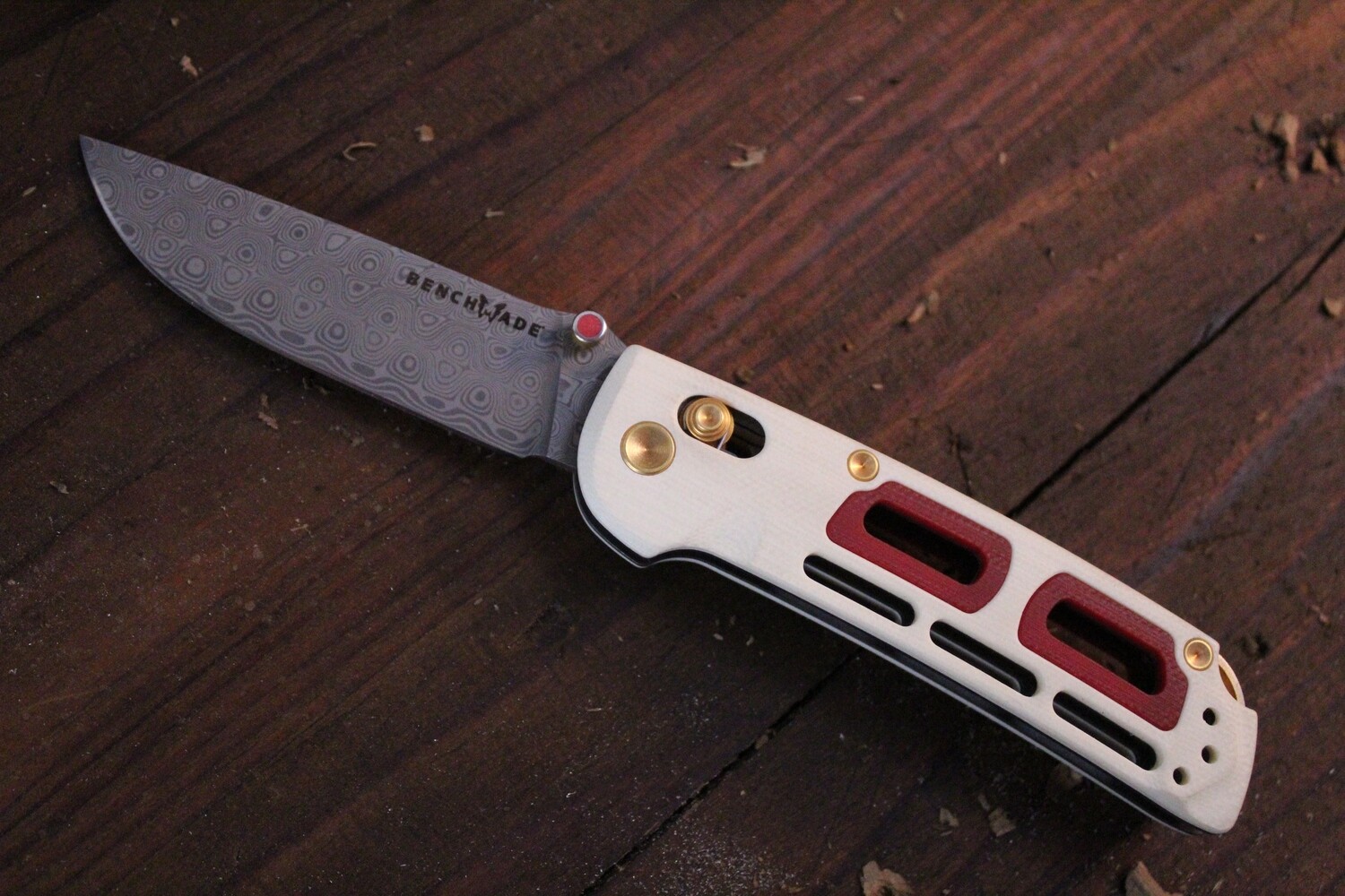 Benchmade Gold Class Saibu 2.98&quot; AXIS Lock Knife / Ivory &amp; Crimson G-10 / Damasteel ( Discontinued )