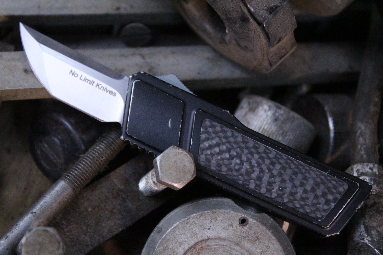 No Limit Knives Akuma 1.98&quot; OTF Automatic Knife / Black Aluminumn &amp; Carbon Fiber / Satin / M390 ( Pre Owned )