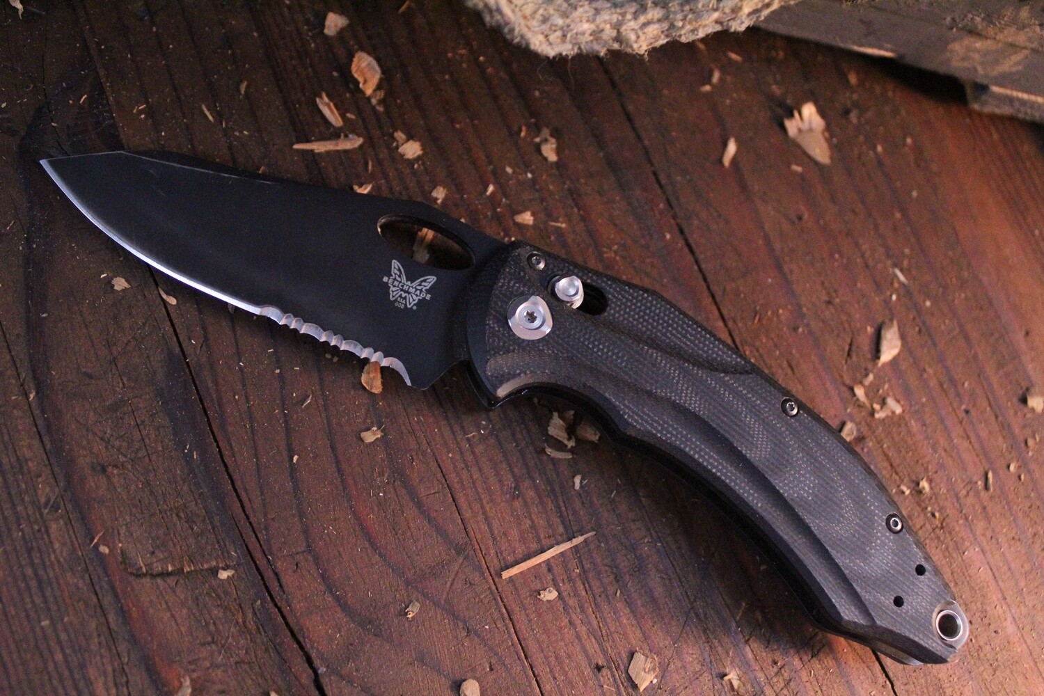 Benchmade Loco 3.68&quot; AXIS Lock Knife / Black Serrated / G10 Black ( Pre Owned )