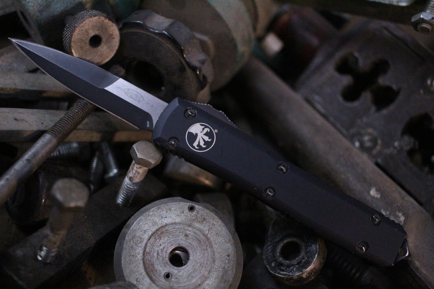 Microtech Ultratech Bayonet 3.4&quot; OTF Automatic Knife / Black / Two-Tone ( Pre Owned )