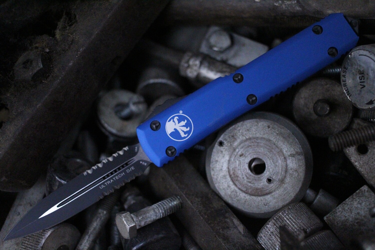 Microtech Ultratech D/E 3.4&quot; OTF Automatic Knife / Blue / Black Partial Serrated  ( Pre Owned )