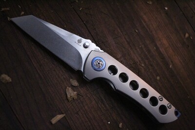 Kizer Critical 3.6" Folding Knife / Titanium / S35VN / Wharncliffe ( Pre Owned )