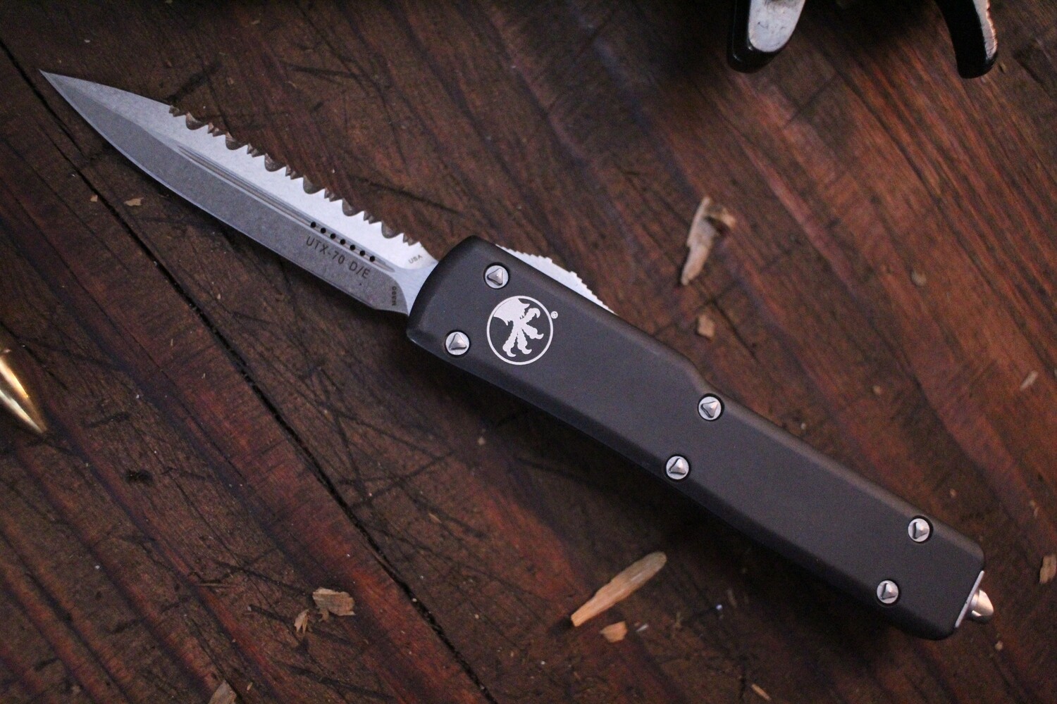 Microtech UTX-70 D/E 2.4&quot; OTF Automatic Knife  / Black / Fully Serrated Stonewash