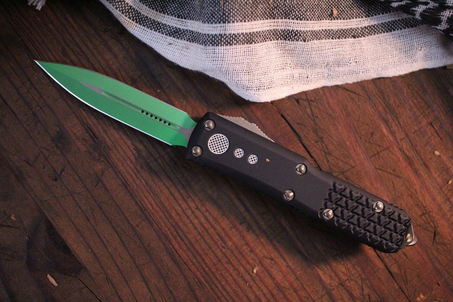 Microtech UTX-85 3.125&quot; OTF Automatic Knife / Green / Black / Jedi Master ( Pre Owned )