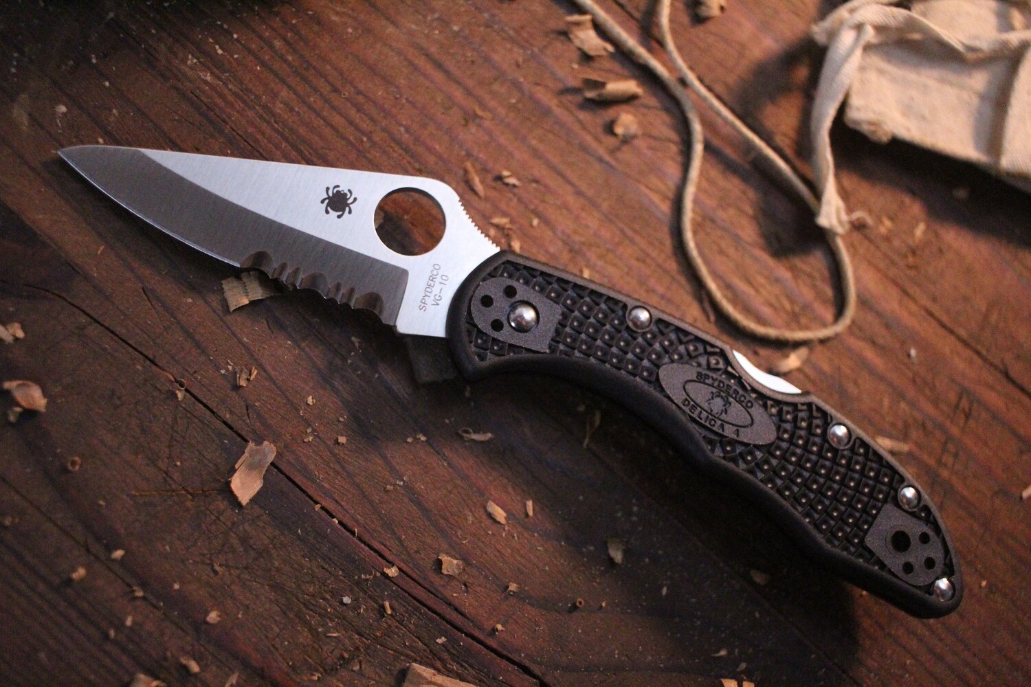 Spyderco Delica 4 2.8&quot;  Folder, Black FRN / Satin VG-10 Combo Edge