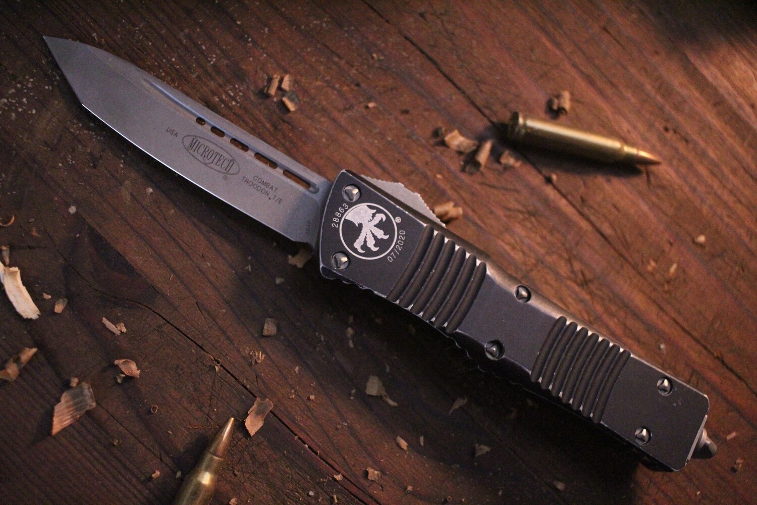 Microtech Combat Troodon 3.8&quot; OTF Automatic Knife / Distressed Black / Apocalyptic / Tanto ( Pre Owned )