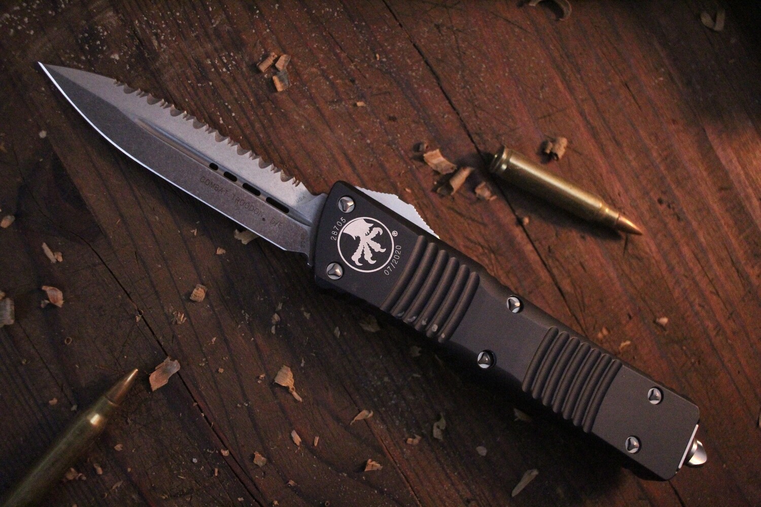 Microtech Combat Troodon 3.8&quot; OTF Knife D/E Dagger / Black / Stonewash Full Serrated ( Pre Owned )